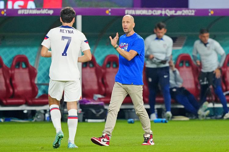   Gregg Berhalter blev ansat som amerikansk landstræner i december 2018 og håber på en forlængelse, men Giovanni Reyna (nr. 7) har formået at blande sig.  Foto: Danielle Parhizkaran/Ritzau Scanpix