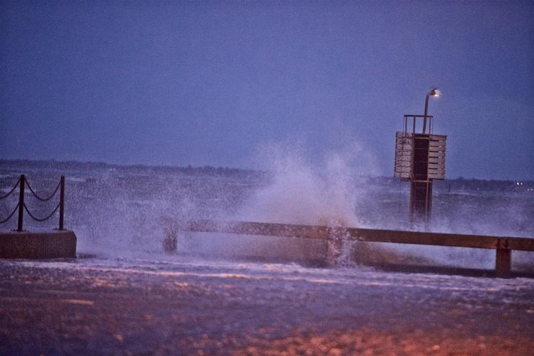 Trafikken påvirkes fredag til lands, til vands og i luften som følge af kraftig regn og blæst. (arkivfoto) Foto: Christer Holte