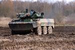 Frankrig har netop lovet at levere 30 lette kampvogne af typen AMX-10 RC (billedet) til Ukraine. Den ukrainske præsident Zelenskyj takker for hjælpen, men  opfordrer samtidig de vestlige allierede til også at levere tungere kampvogne.
 Foto: Francois Nascimbeni/Ritzau Scanpix