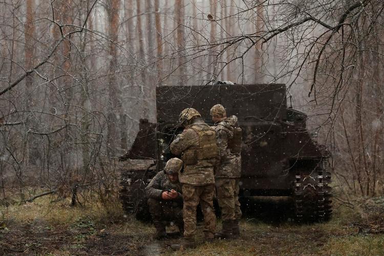 Ukrainske soldater fotograferet ved fronten i Kreminna-regionen i dag.  Foto: Clodagh Kilcoyne/Ritzau Scanpix