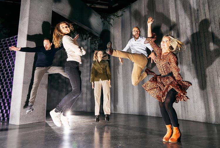 Værterne i TV 2 Kosmopols nye studie 