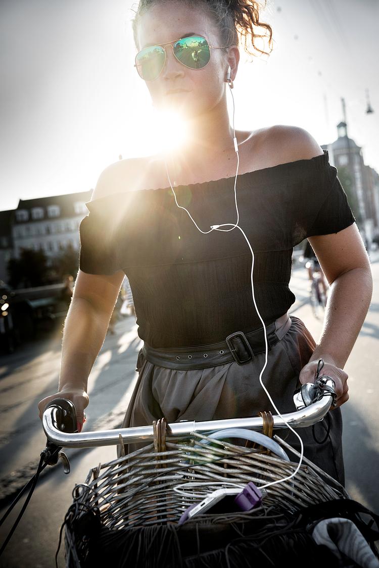 En ny undersøgelse fra DR Medieforskning viser, at podcasts er blevet en integreret del af vores hverdag, og at vi vælger podcast ud fra personlig relevans og interesse. Foto: Peter Klint