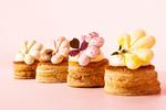 »Som de står på fotografiet i et underligt miljø af rosa, med deres velvillige pastelfarver, minder de om effektive celler i et Excel-ark«, skriver kunstanmelderen om fastelavnsbollerne fra Cakenhagen. Foto: Pr