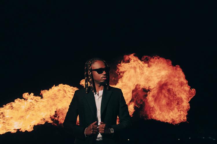  Albummet lyder som en actionfilm, hvor der er ild i alting – som i jakkesættet på coveret, der er en direkte reference til Pink Floyds ’Wish You Were Here’. Foto: Pr-foto