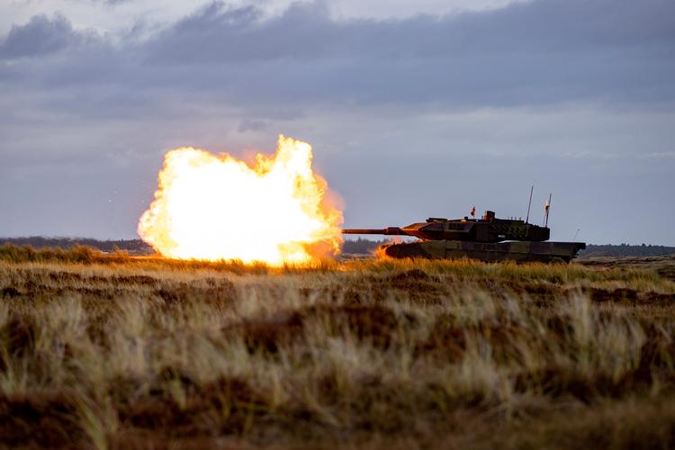 Nærmest siden krigen begyndte har lande diskuteret, om man skal sende Leopard 2-kampvogne afsted til Ukraine til brug i forsvaret mod Rusland. Nu er det tættere på ske, end det har været hidtil.  Foto: Maria Sejr/forsvaret