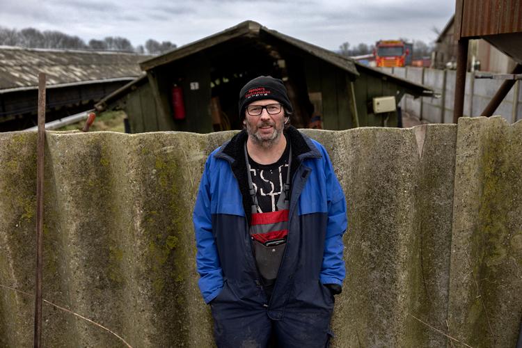   Mange af burene hos Brian Mortensen står fortsat tomme. Men for første gang i mere end to år er minken tilbage. Foto: Jacob Ehrbahn