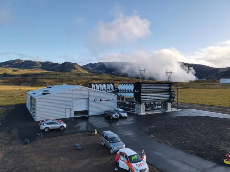 På Island driver virksomheden Climeworks et af de få værker, som trækker CO2 direkte ud af luften. Den bliver derefter lagret i undergrunden.  Foto: Halldor Kolbeins/Ritzau Scanpix