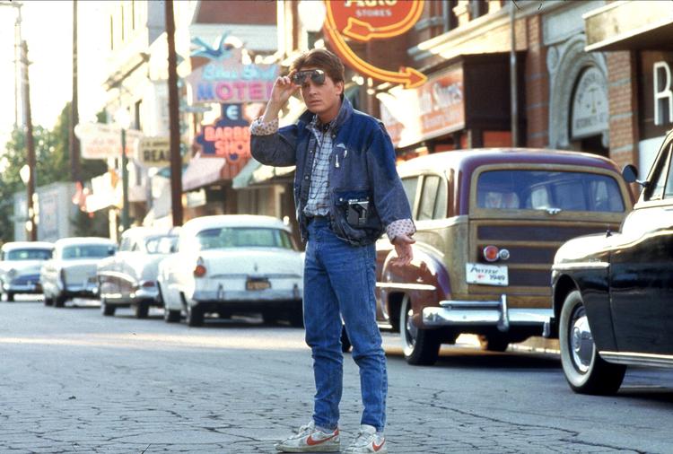 Marty McFlys (Michael J. Fox) hjemby Hill Valley som en reference til den ikoniske tale Reagan holdt under sin valgkampagne i 1980, hvor han glorificerer fortidens USA som 'City on a Hill’. Foto: Mary Evans/Universal Foto: Mary Evans/af Archive/universal/Ritzau Scanpix