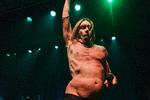 I 56 år har Iggy Pop efterhånden gjort alverdens scener usikre. Her går det ud over Falkoner Salen på Frederiksberg. København søndag 5. juni 2022.   Foto: Per Lange/Per Lange