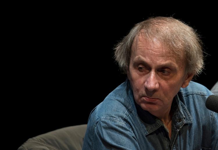 Franske Michel Houellebecq bliver ved at skabe røre med sine udtalelser om muslimer i Frankrig, og flere vil nu lægge sag an mod ham.  Foto: Boris Roessler/Ritzau Scanpix