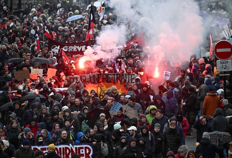 Over hele Frankrig demonstreres der mod pensionsreformen. Foto: Loic Venance/Ritzau Scanpix