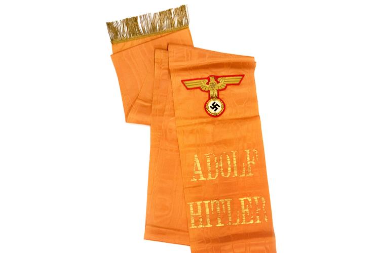 Serie til Museumstillæg (deadline 24/1): Fem kuratorer fortæller om den mærkeligste genstand i deres museums samling. Billeder i højden og bredden af hver genstand.

Arbejdermuseet har valgt 'Hitlers Kransebånd': Båndet fra den laurbærkrans som Adolf Hitler sendte til Staunings begravelse i 1942. Billede af den kan ses her: https://www.facebook.com/photo/?fbid=5702189976478557&amp;set=pcb.5702202563143965 

Museets vicedirektør Linda Andersen er på magasinet mellem 9-16 torsdag d.12, og tidspunktet er fleksibelt i det tidsrum. Kan det ikke lade sig gøre er andre dage også mulige. Foto: Finn Frandsen