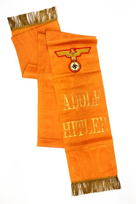 Serie til Museumstillæg (deadline 24/1): Fem kuratorer fortæller om den mærkeligste genstand i deres museums samling. Billeder i højden og bredden af hver genstand.

Arbejdermuseet har valgt 'Hitlers Kransebånd': Båndet fra den laurbærkrans som Adolf Hitler sendte til Staunings begravelse i 1942. Billede af den kan ses her: https://www.facebook.com/photo/?fbid=5702189976478557&amp;set=pcb.5702202563143965 

Museets vicedirektør Linda Andersen er på magasinet mellem 9-16 torsdag d.12, og tidspunktet er fleksibelt i det tidsrum. Kan det ikke lade sig gøre er andre dage også mulige. Foto: Finn Frandsen