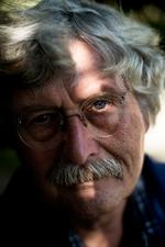 Forfatteren Arne Herløv Petersen blev i 1981 anholdt af PET, sigtet for spionage til fordel for Sovjet. Et halvt år efter modtog han et tiltalefrafald. Foto: Lars Just