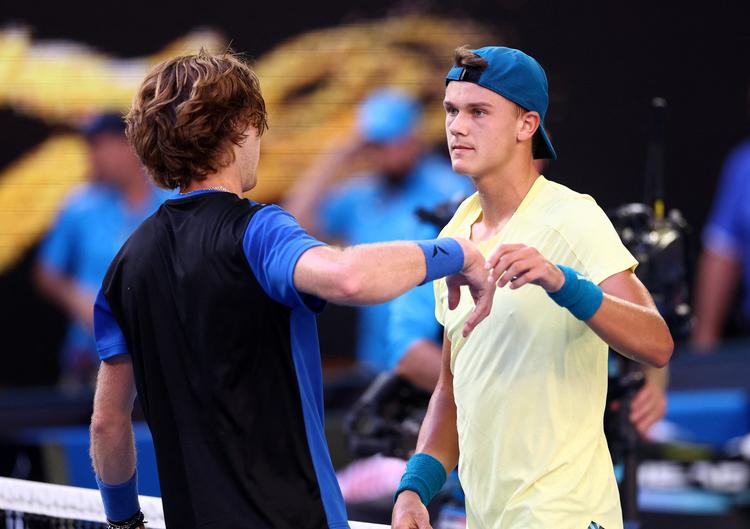 Andrey Rublev trak det længste strå efter et drama mod Holger Rune. Russeren kan nu se frem til serbiske Novak Djokovic eller hjemmebanehåbet Alex de Minaur.  Foto: Carl Recine/Ritzau Scanpix