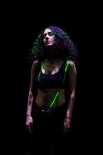 Med eller uden tøj er Hanin Georgis et powerhouse på scenen, når hun går i aktion for at skabe plads til et radikalt anderledes bud på, hvad en arabisk kvinde kan være. Foto: Zuhal Kocan
 
 Foto: Zuhal Kocan