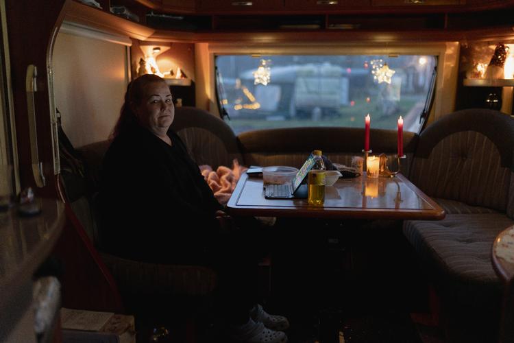 57-årige Connie Andersen vil prøve at finde en plads på en anden campingplads, hvis hun bliver tvunget til at flytte. Foto: Marcus Emil Christensen