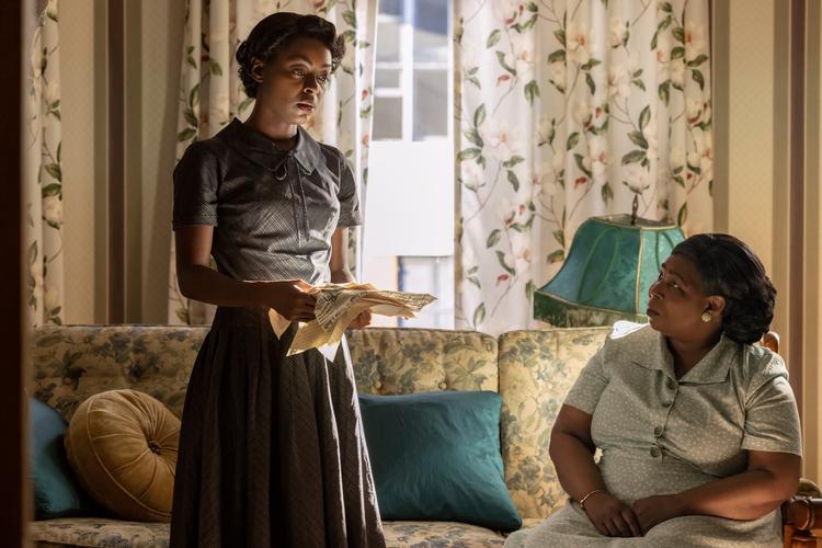 Danielle Deadwyler spiller Mamie Till Bradley og Whoopi Goldberg spiller hendes mor. Begge kæmper de med skyldfølelse og stor sorg i filmen baseret på en virkelig tragedie.
Credit: Lynsey Weatherspoon / Orion Pictures

© 2022 ORION PICTURES RELEASING LLC. All Rights Reserved. Foto: Lynsey Weatherspoon / Orion Pictures/Lynsey Weatherspoon / Orion Pictures