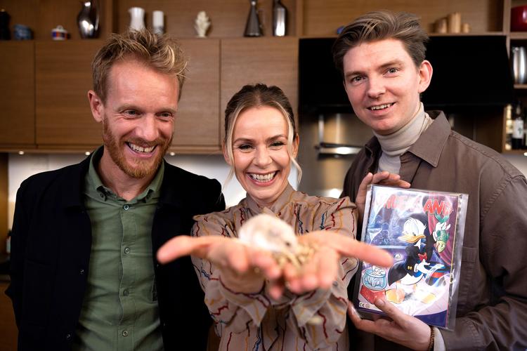 Tobias Hansen (tv.) er ny vært, og Jacob Holst Mouritzen (th.) er ny ekspert i den nye sæson af 'Kender du typen?'. Med fra tidligere sæsoner er den anden ekspert, Anne Glad.  Foto: 
Karsten Korsager Mud