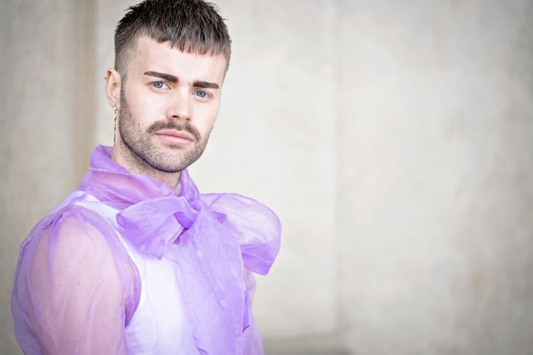  Michael Bjerring er uddannet lærer, men lever nu af sit firma, Shameless, der arrangerer dragshows, hvor han selv optræder som Mizz Privileze.  (arkivfoto) Foto: Marius Renner
