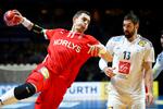Med sin præstation for Danmark i anden halvleg af VM-finalen i Stockholm fik Rasmus Lauge selv det franske ikon Nikola Karabatic til at måbe.  Foto: Jens Dresling