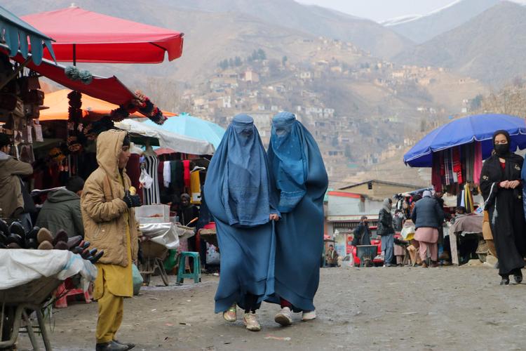 Hvis kvinder fra Afghanistan flygter fra Taleban og søger asyl i Danmark, vil de automatisk få det baseret alene på deres køn, oplyser Flygtningenævnet, der dermed ændrer praksis. Foto: Omer Abrar/Ritzau Scanpix