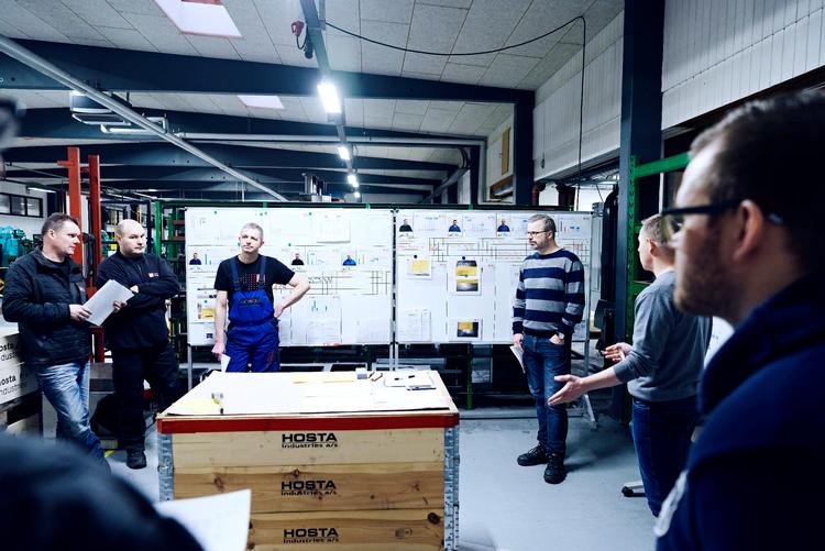 Metalfabrikken Hosta Industries har haft en pæn økonomisk udvikling de seneste ti år. Mange af medarbejderne føler, de har fået en fair andel af succesen.  Foto: Hosta Industries Foto: Hosta Industries