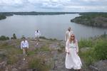 Anna Ahnlund og hendes musikalske venner ser ud, som om de er på vej til midsommerfest, men i virkeligheden gælder det et internationalt gennembrud. Foto: PR