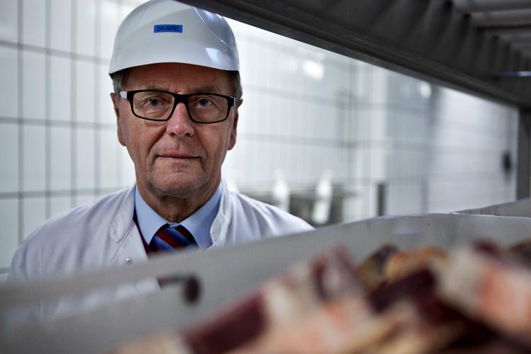 Kurt Skare samlede onsdag medarbejderne i Skare Meat Packers i virksomhedens kantine til meddelelsen om, at virksomheden er konkurs. Ifølge direktøren er det kun første skridt på vejen mod et nyt europæisk eventyr for virksomheden. Foto: Gorm Olesen