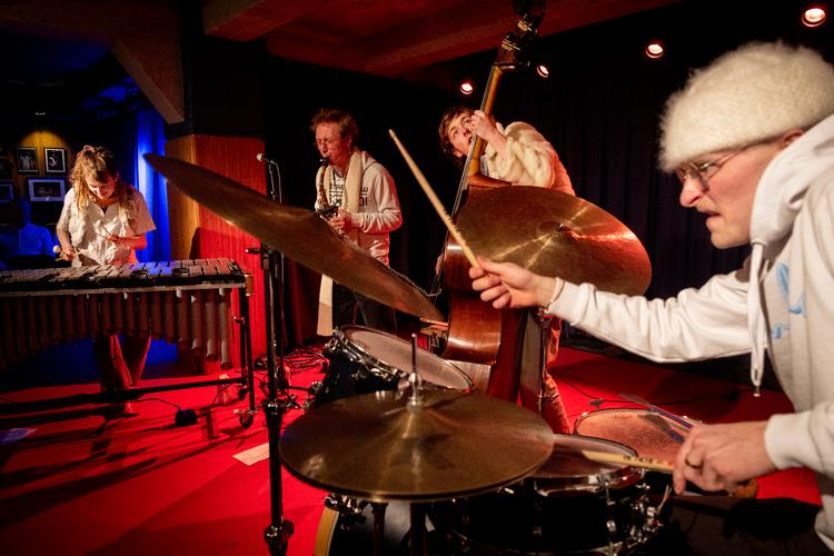 Missionen er fuldført: Vi, der var til stede, kommer ikke til at glemme Viktoria Søndergaards vibrafonspil lige med det samme. Foto: Mads Nissen/POLITIKEN