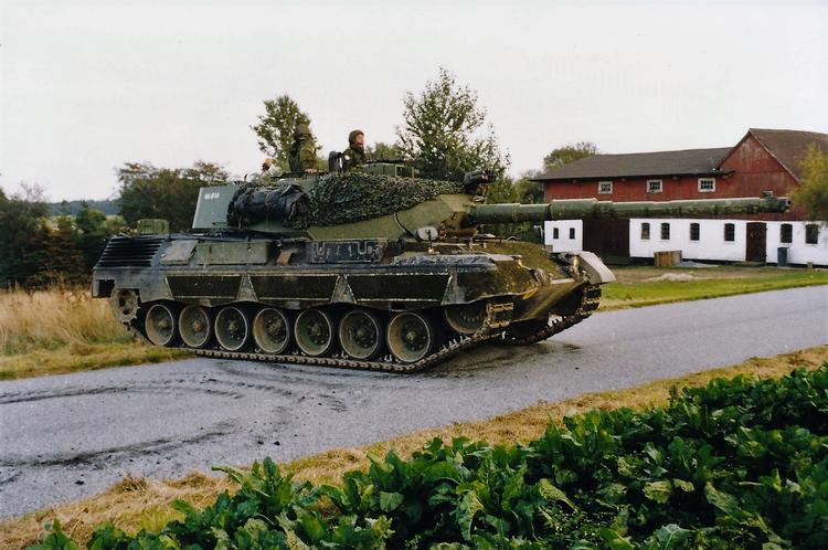 Leopard 1-kampvogn under en øvelse i 1995. i Foto: Erik Johansen/forsvarsgalleriet