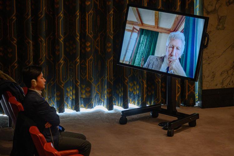 Roger Waters tale kunne følges på storskærm i sikkerhedsrådet.      Foto: Ed Jones/Ritzau Scanpix