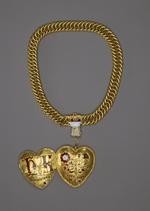 Guldkæden her med tilhørende rigt udsmykket vedhæng er fra 1500-tallet og har forbindelse til den engelske konge Henrik den 8. og hans første kone, Katharina af Aragonien. Foto: The Trustees of the British Museum