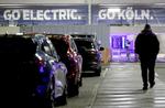 Afskedigelserne skyldes, at Ford har planer om kun at bygge elbiler i Europa i 2035. Da de ikke er lige så komplicerede at bygge, vil bilgiganten derfor fyre 3.800 medarbejdere i Europa. Her ses Fords fabrik i tyske Köln. Foto: Pool/Ritzau Scanpix