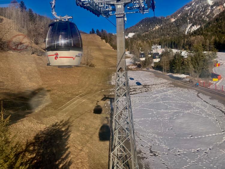 Udsigten fra Miara-liften, der begynder i San Vigilio i Sydtyrol i Italien og er en del af området Kronplatz, som ligger en halv time i bil nord for Canazei. Foto: Per Munch