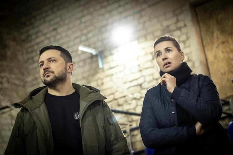 Statsminister Mette Frederiksen (S) mødes med den ukrainske præsident Volodymyr Zelenskyj i Mykolajiv.   Foto: Mads Nissen