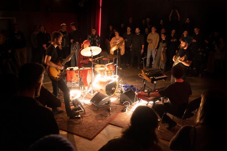 Clapper henter inspiration blandt navne som J Dilla, Robert Glasper og Chris Dave, men blander en god portion nordisk melodiforståelse ind i den amerikansk funderede fusionsjazz. Foto: Hannah Aurora Almstrup