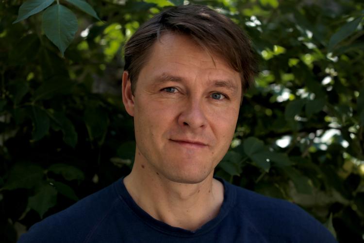 Rasmus Videbæk er en af det seneste tiårs mest anerkendte filmfotografer. For sit kunstnerisk fornyende arbejde med 'Ud at stjæle heste' modtog han en Sølvbjørn på Berlinalen. Foto: Privat. 