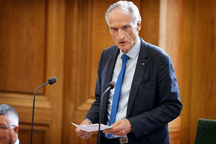 Bertel Haarder (V) erkendte i radioens middagsdebat, at politikere er privilegerede, men omtalte samtidig graden af disse privilegier diplomatisk.  Arkivfoto Jens Dresling