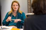 Malteseren Roberta Metsola har været medlem af Europaparlamentet de seneste 10 år og blev sidste år i januar parlamentets formand som den yngste formand nogensinde.  Foto: Daina Le Lardic
