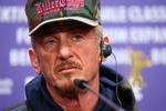 Alle synes enige om, at Sean Penn er ude i en god sag, men modtagelsen af filmen er knapt så positiv. Foto: Nadja Wohlleben/Ritzau Scanpix