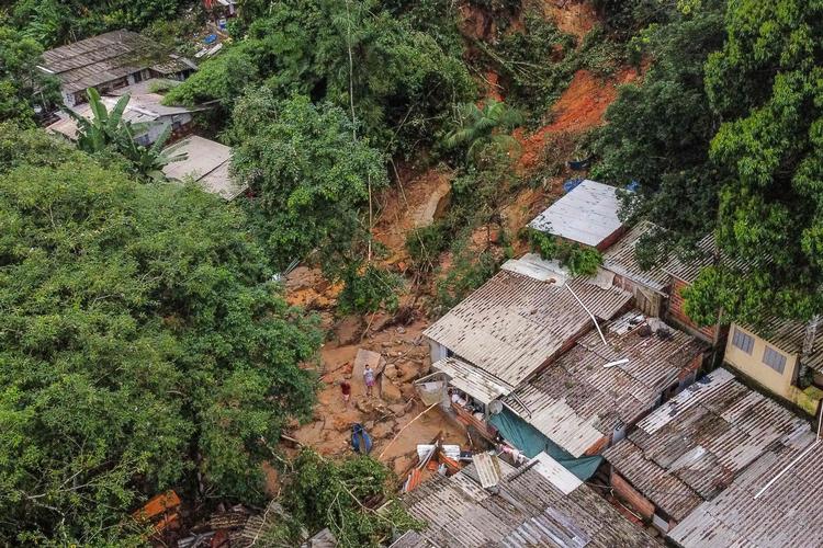 Der er faldet 600 millimeter regn i byen São Sebastiao i Brasilien. Regnen førte til et jordskred og oversvømmelser. 40 mennesker har mistet livet, og dødstallet forventes at stige. Foto: Fernando Marron/Ritzau Scanpix