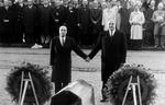 Tv-kanalen Arte blev lanceret i 1992 på initiativ af den tyske kansler Helmut Kohl (th.) og den franske præsident François Mitterand.  Foto: Dpa/DPA