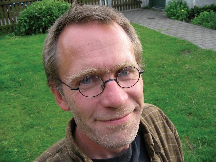 Jacob Jonia er lige så sarkastisk over de videnskabeligt skråsikre som over for dem, der tror på, at Jorden er flad som en pandekage.  Foto: PR-foto