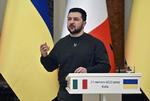 Ukraine med Volodymyr Zelenskyj i spidsen har i store træk formået at forsvare sig mod russiske cyberangreb. Det skyldes blandt andet samarbejdet med amerikanske techgiganter.    Foto: Genya Savilov/Ritzau Scanpix