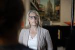 Mette Bundgaard er 47 år og selvstændig. Hun lagde sidste år og året før mere til side til pensionen, end hun har gjort tidligere. Men faktisk begyndte hun at spare op til alderdommen som meget ung. Foto: Lasse Hørdal Thomsen