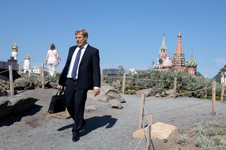 Der er penge nok i Moskva. Men ude i Ruslands vidtstrakte egne er der langt mellem velhaverne. At russerne ikke gør op med uligheden i deres samfund er der gode grunde til, vurderer dansk ekspert. Foto: Finn Frandsen