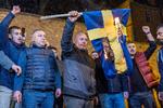 Tyrkiske demonstranter sætter ild til det svenske flag foran generalkonsulatet i Istanbul i vrede over Rasmus Paludans koranafbrænding. Foto: Umit Bektas/Ritzau Scanpix