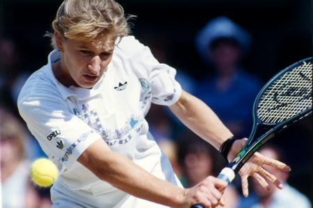 Den tyske legende Steffi Graf, der her ses i aktion på Wimbledons Centre Court, har ligesom Novak Djokovic samlet indtaget ranglistens førsteplads i godt 7 år.   Foto: Dave Caulkin/Ritzau Scanpix