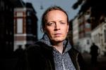 Glenn Bech modtager Politikens Litteraturpris ved en stor fest 7. marts. For tiden skriver ham på to nye bøger samtidigt. De er forskellige »som nat og dag«, siger han. Foto: Nikolai Linares